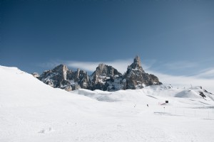 Pistes de ski au pied d une chaîne de montagnes Rocheuses Photo 
