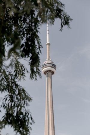 Tour CN contre le ciel bleu de Toronto Photo 