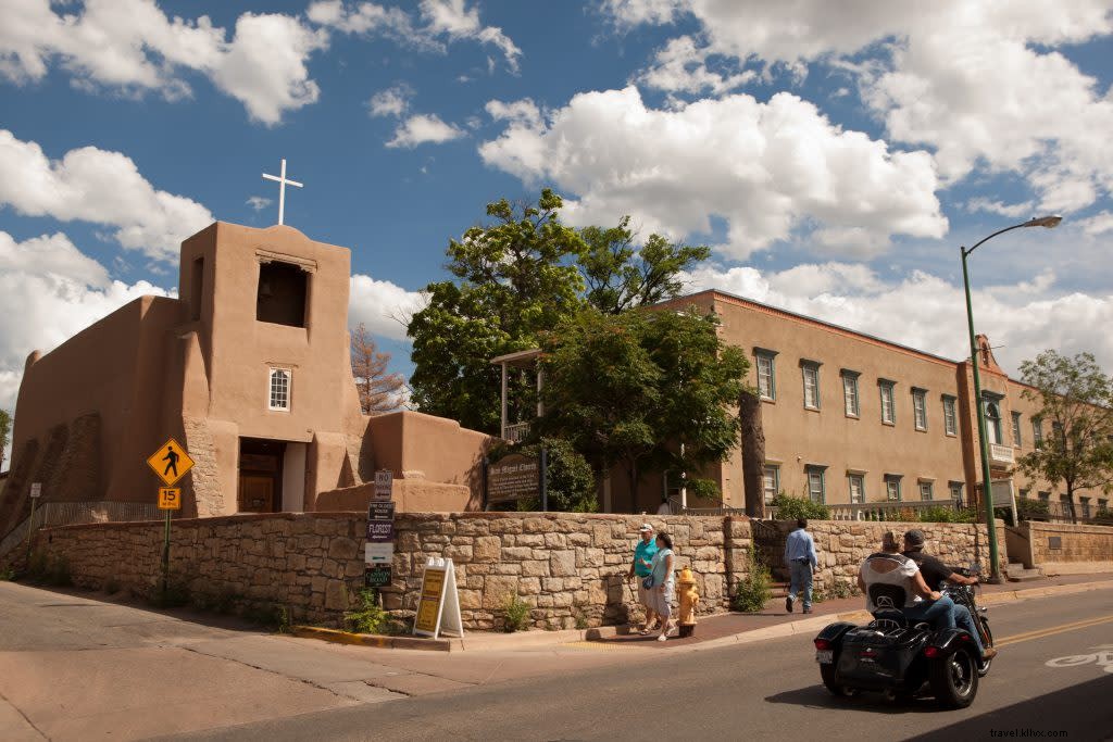 Adegan Seni Santa Fe Mekar Penuh di Bulan Mei 
