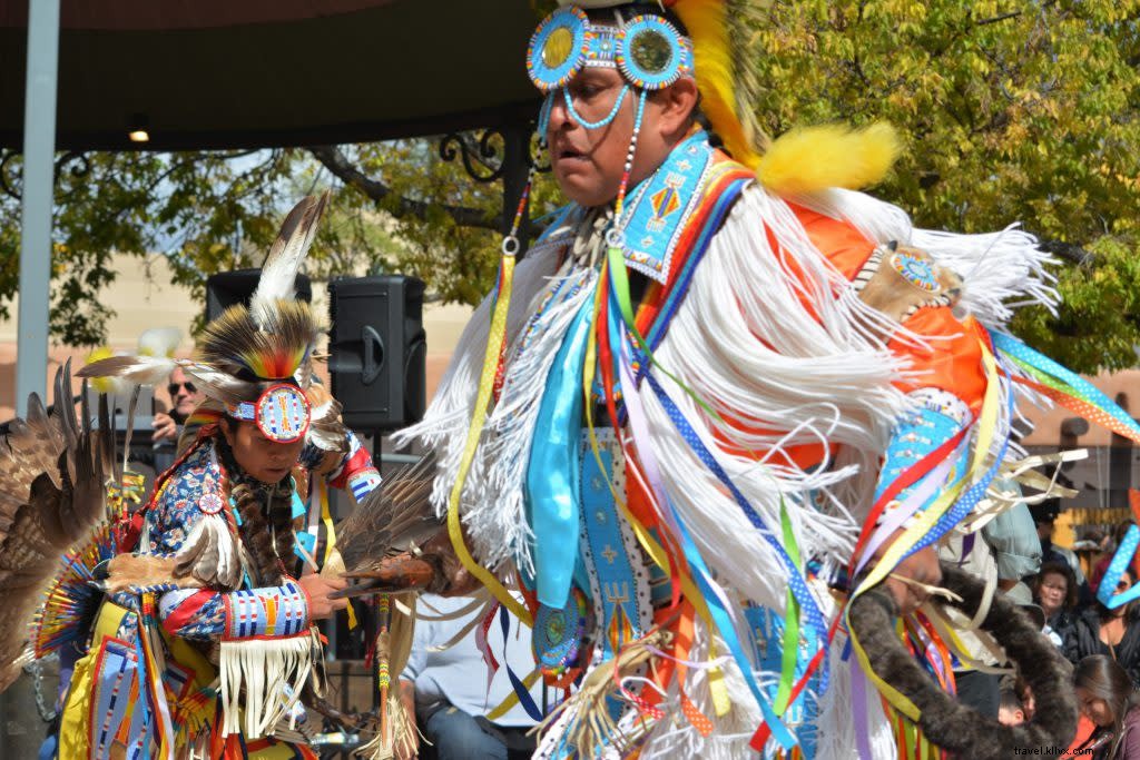 Comemoração da cultura e da comunidade no Dia dos Povos Indígenas de Santa Fé 