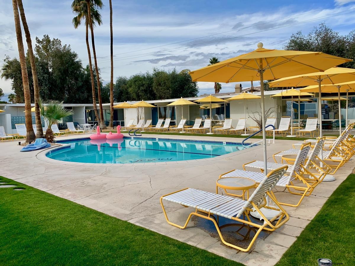 Estancias elegantes:hoteles modernos de mediados de siglo en Greater Palm Springs 