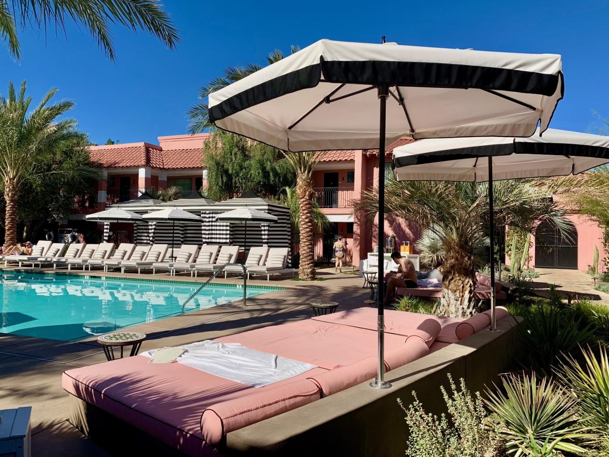 Estadias elegantes:hotéis modernos de meados do século em Greater Palm Springs 