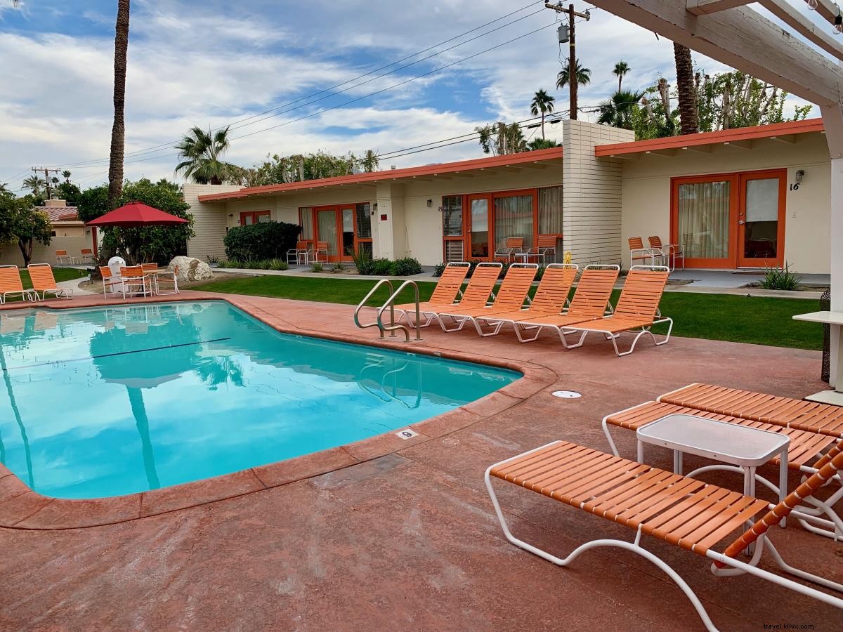 Estancias elegantes:hoteles modernos de mediados de siglo en Greater Palm Springs 