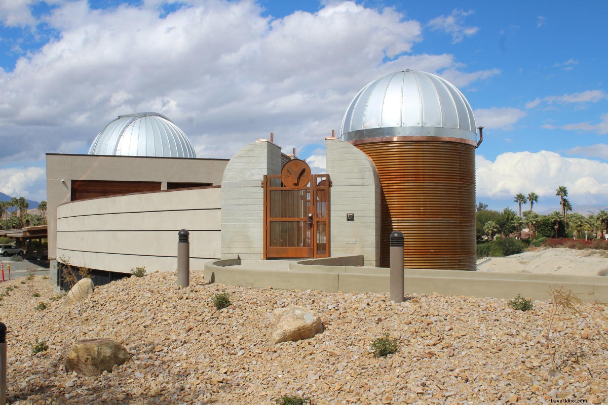 Menatap bintang di Observatorium Rancho Mirage 
