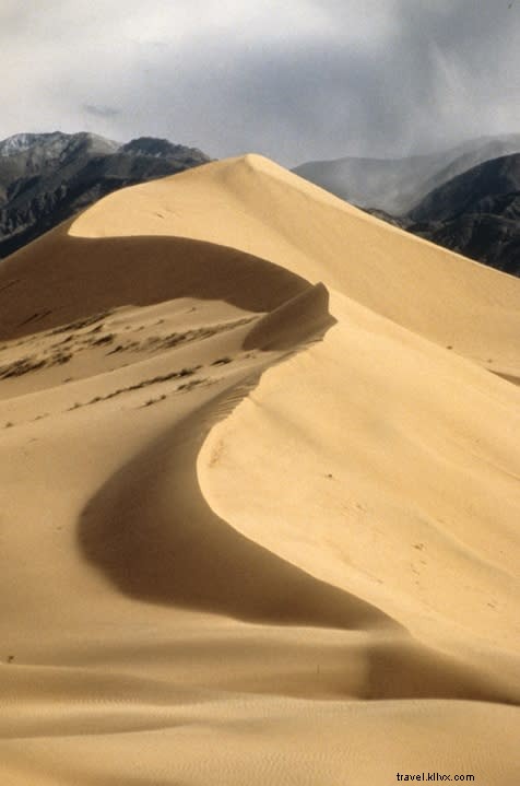 カリフォルニアの神秘的な砂丘 