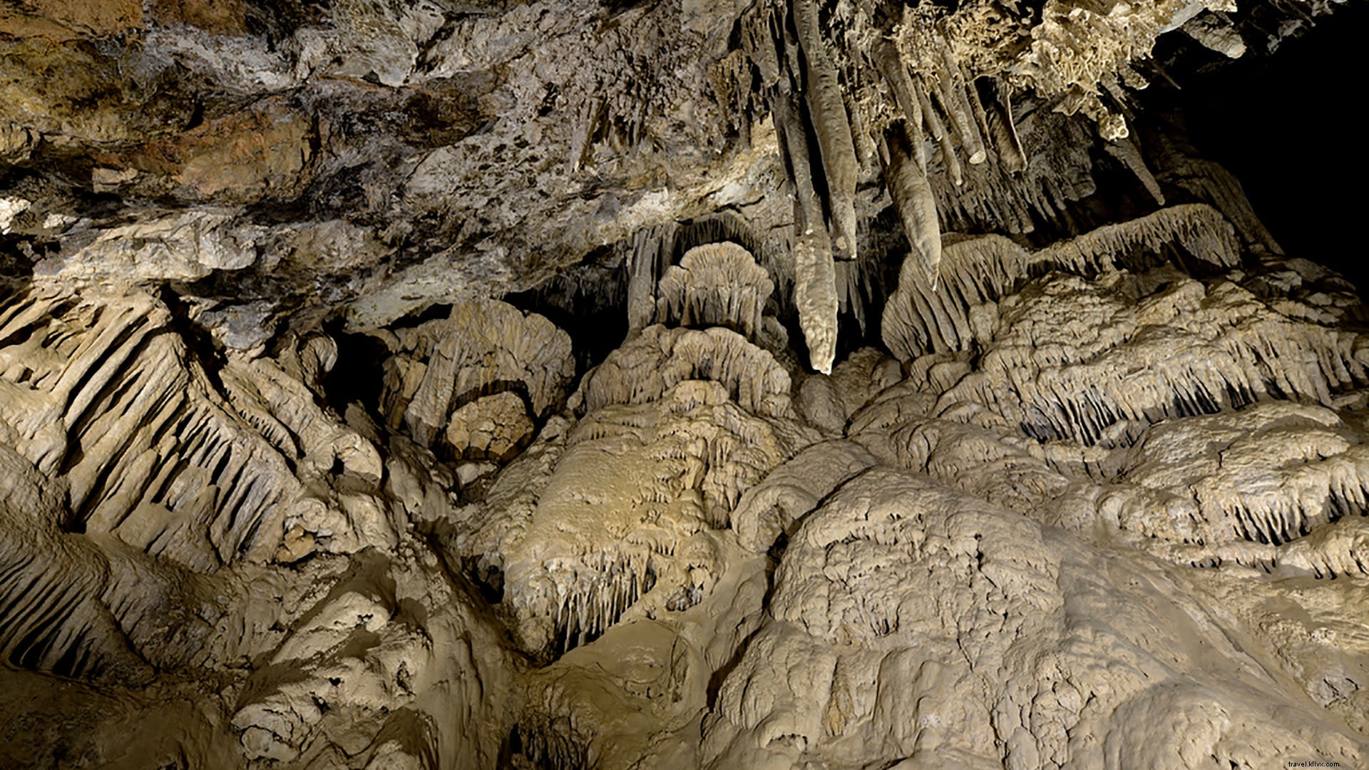Mitchell Caverns:A Grand Mojave Adventure riapre 
