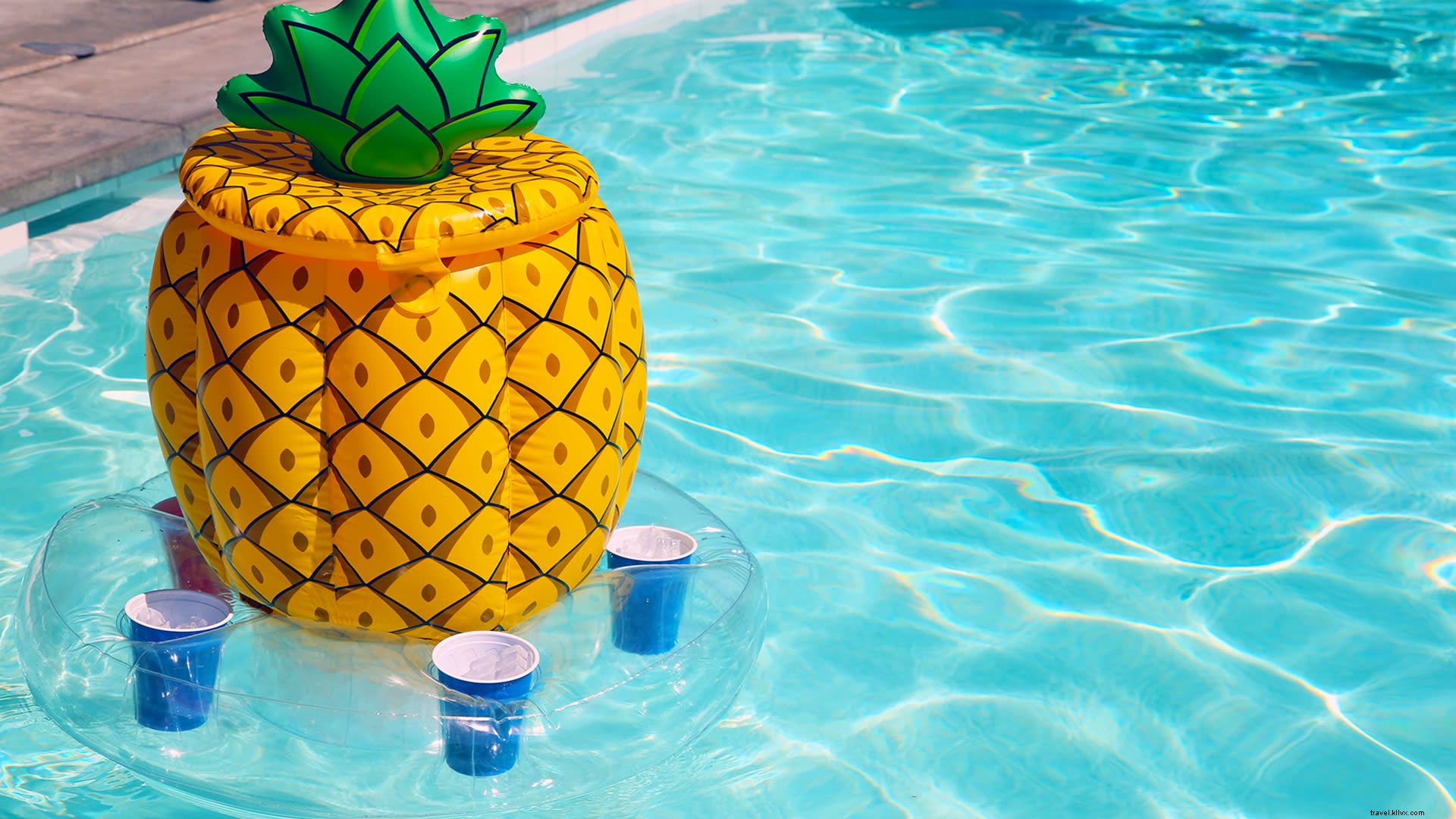 10 accessori indispensabili per le feste in piscina per l estate 