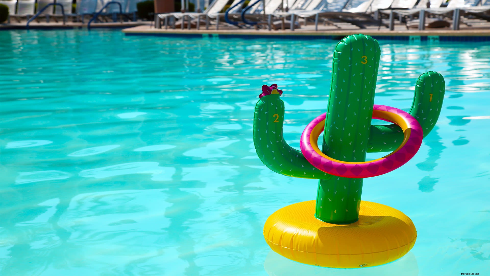 10 accessoires de pool party indispensables pour l été 