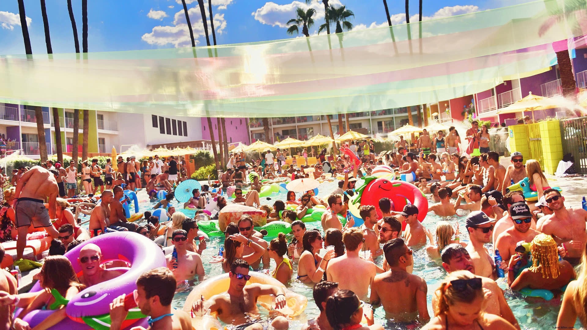 Festas de verão na piscina em Greater Palm Springs 