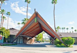 Pergi Tiki di Greater Palm Springs 