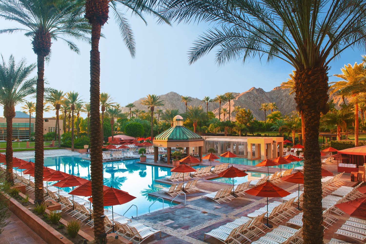 Cabana Kolam Renang VIP terbaik di Greater Palm Springs 