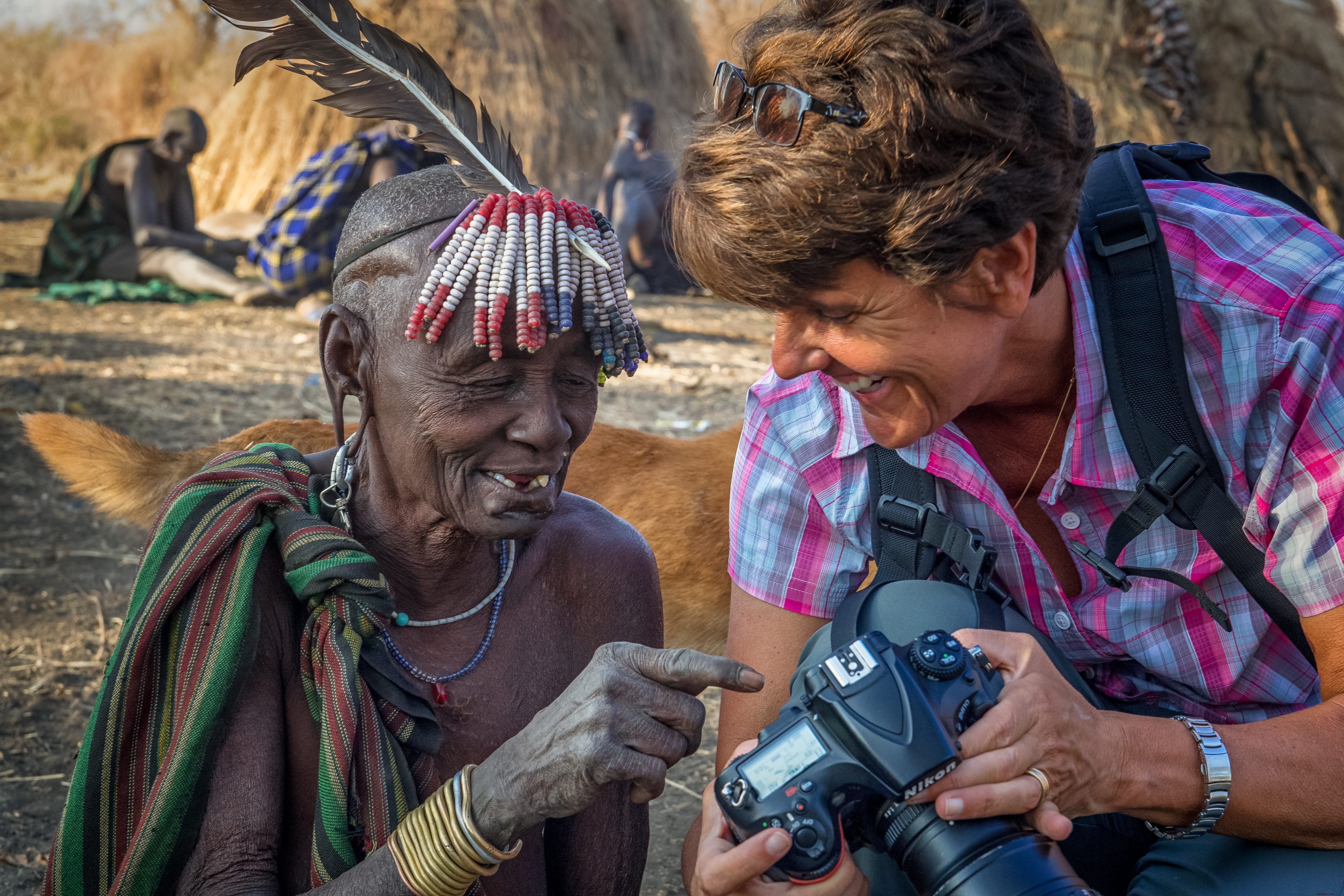 Lihat foto-foto luar biasa dari suku-suku terpencil Afrika yang ditangkap oleh perawat garis depan COVID 