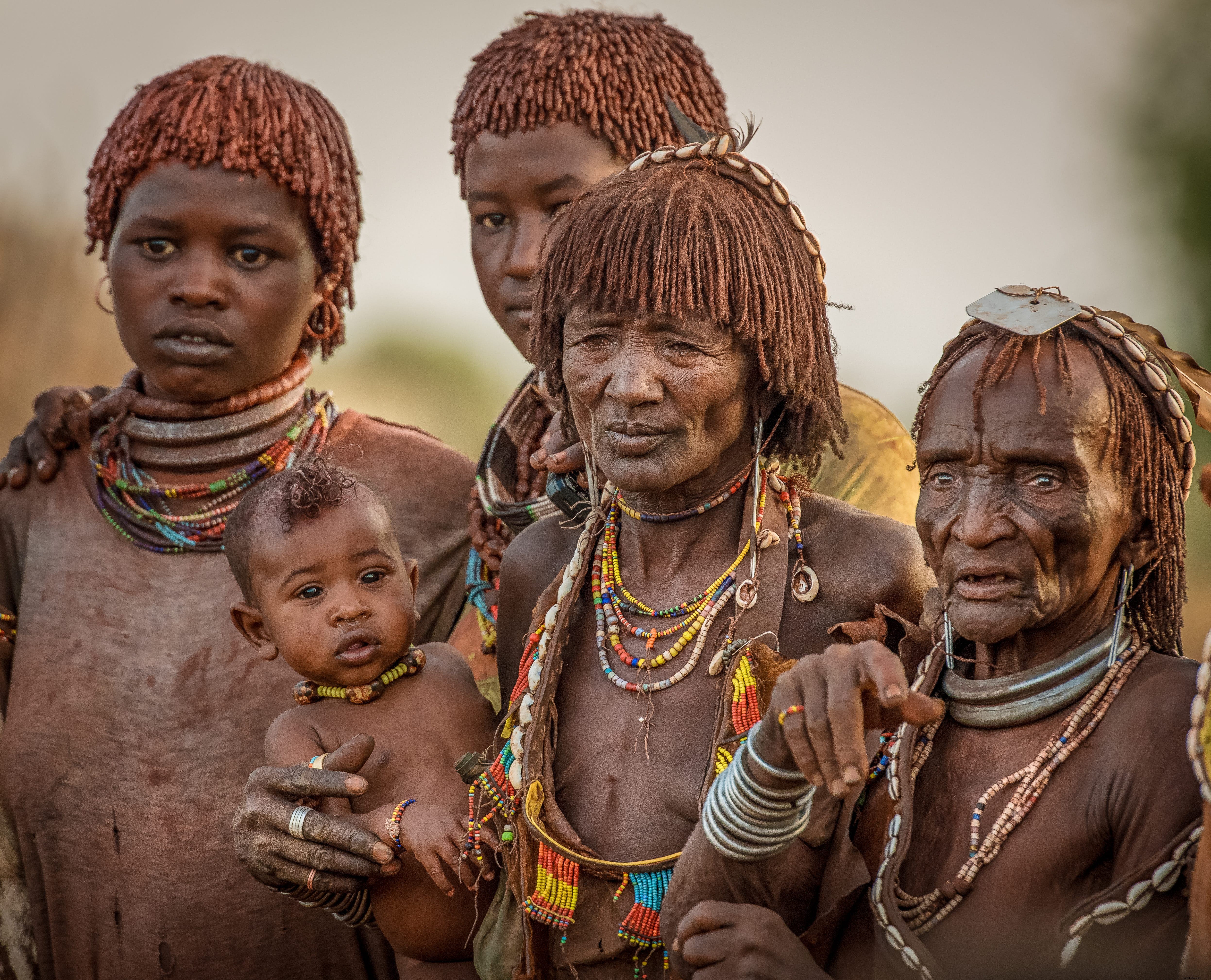 Lihat foto-foto luar biasa dari suku-suku terpencil Afrika yang ditangkap oleh perawat garis depan COVID 
