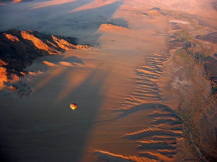 Embarquement sur les dunes, escalade, surf et plus :trouver l aventure en Namibie 