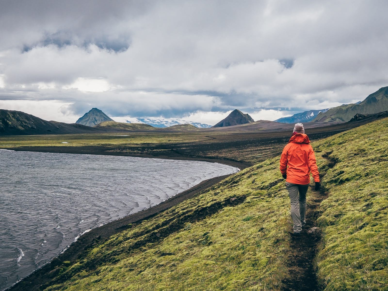 前進するための最善の方法：世界中をハイキングする 