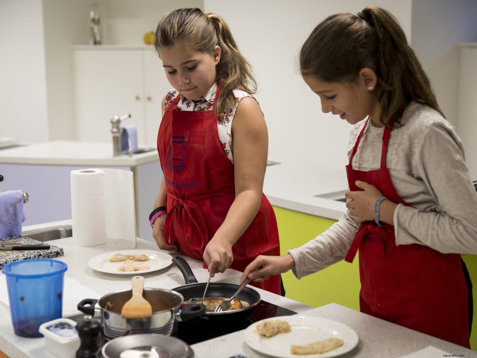 Pequeñas papilas gustativas en gira:10 experiencias gastronómicas que los niños adorarán 