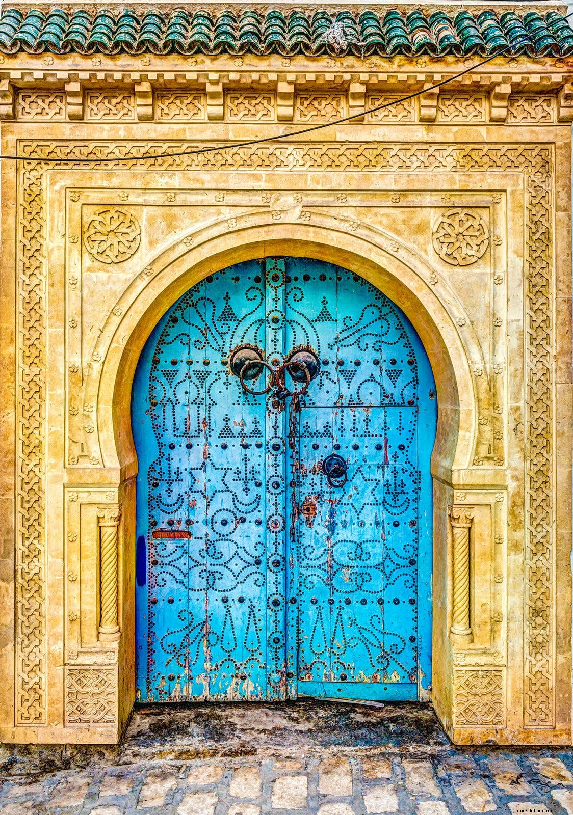 Medina meandros:explorando a antiga cidade murada no coração de Tunis 