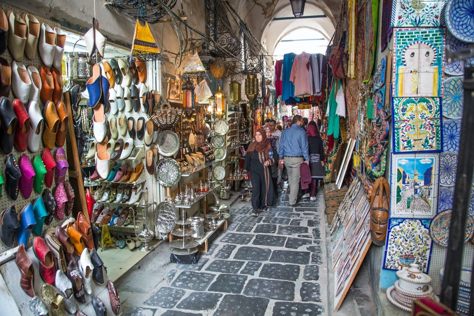 Meandros de Medina:explorando la antigua ciudad amurallada en el corazón de Túnez 