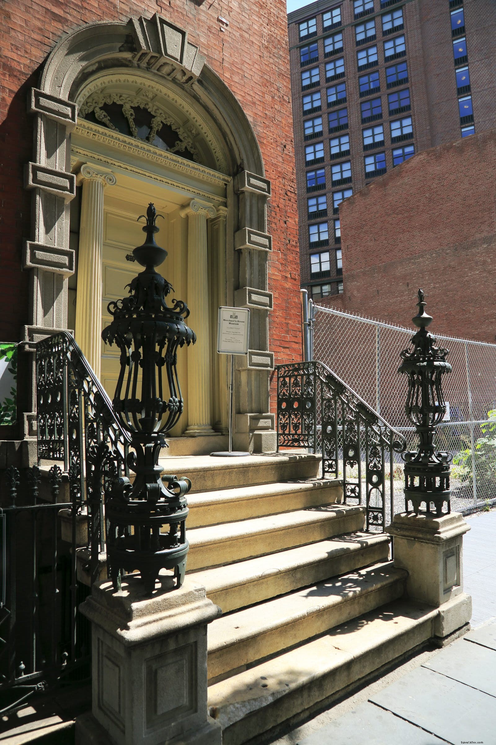 Ciudades espeluznantes:hoteles encantados, historias horribles y atracciones aterradoras 