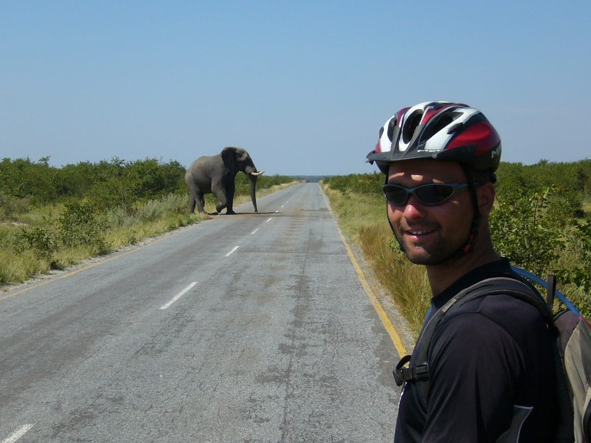 Parcourez l Afrique à vélo dans cette aventure épique de quatre mois à travers dix pays 