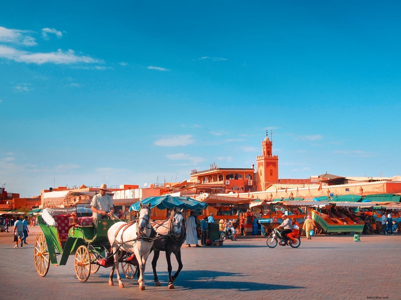 Un giorno nella vita della Djemaa El Fna . di Marrakech 