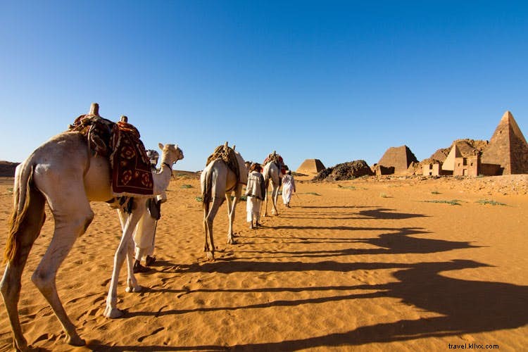 スーダンの探索：写真での砂漠の旅 