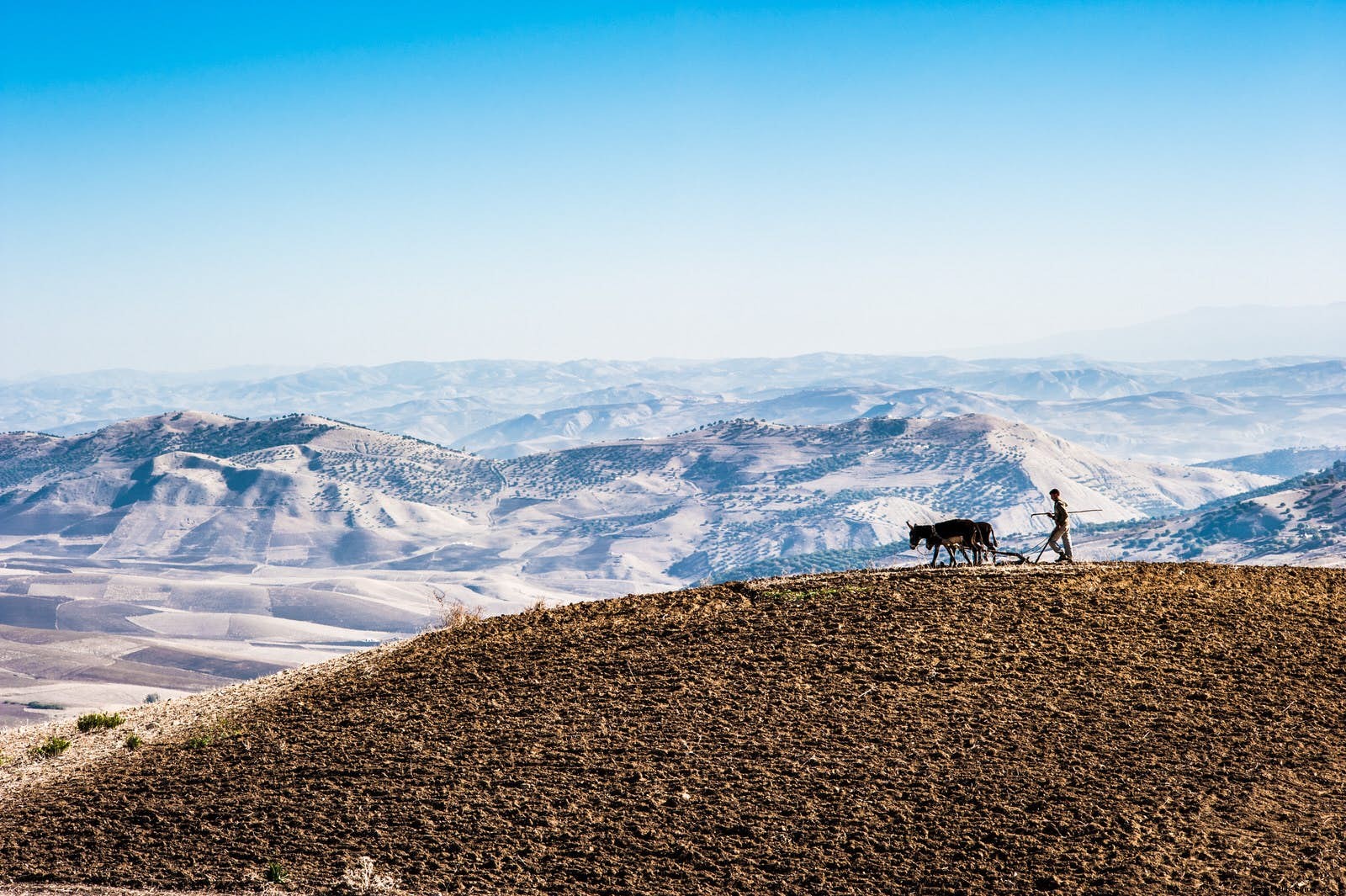 Trekking dans les montagnes sauvages inexplorées du Maroc 