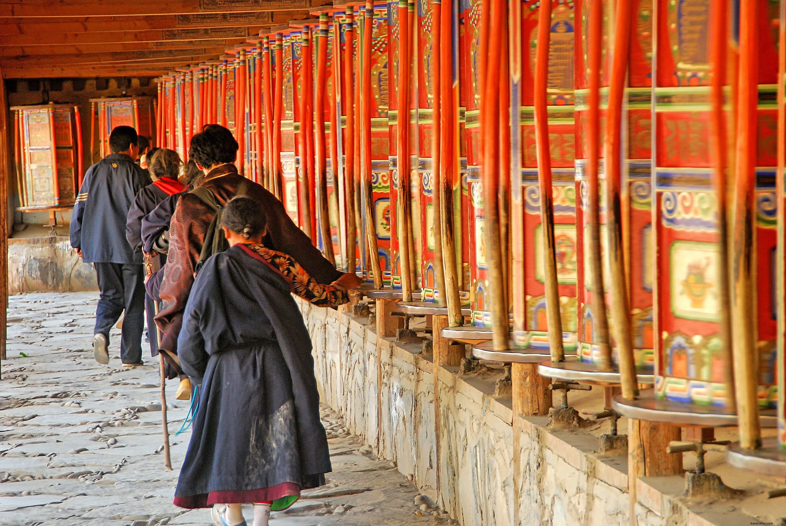 チベットのツアーバスを避ける方法 