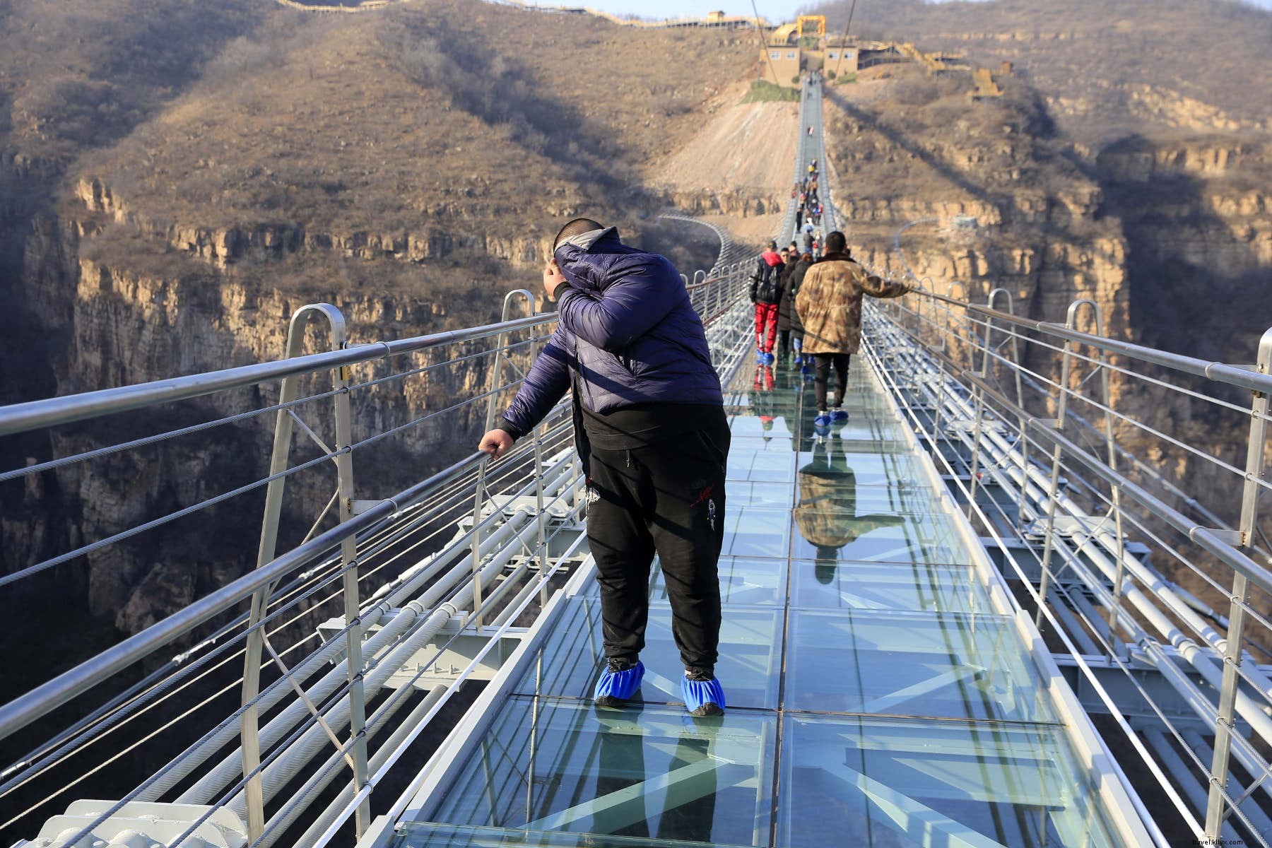 Desafie a gravidade na nova ponte de vidro recorde da China 
