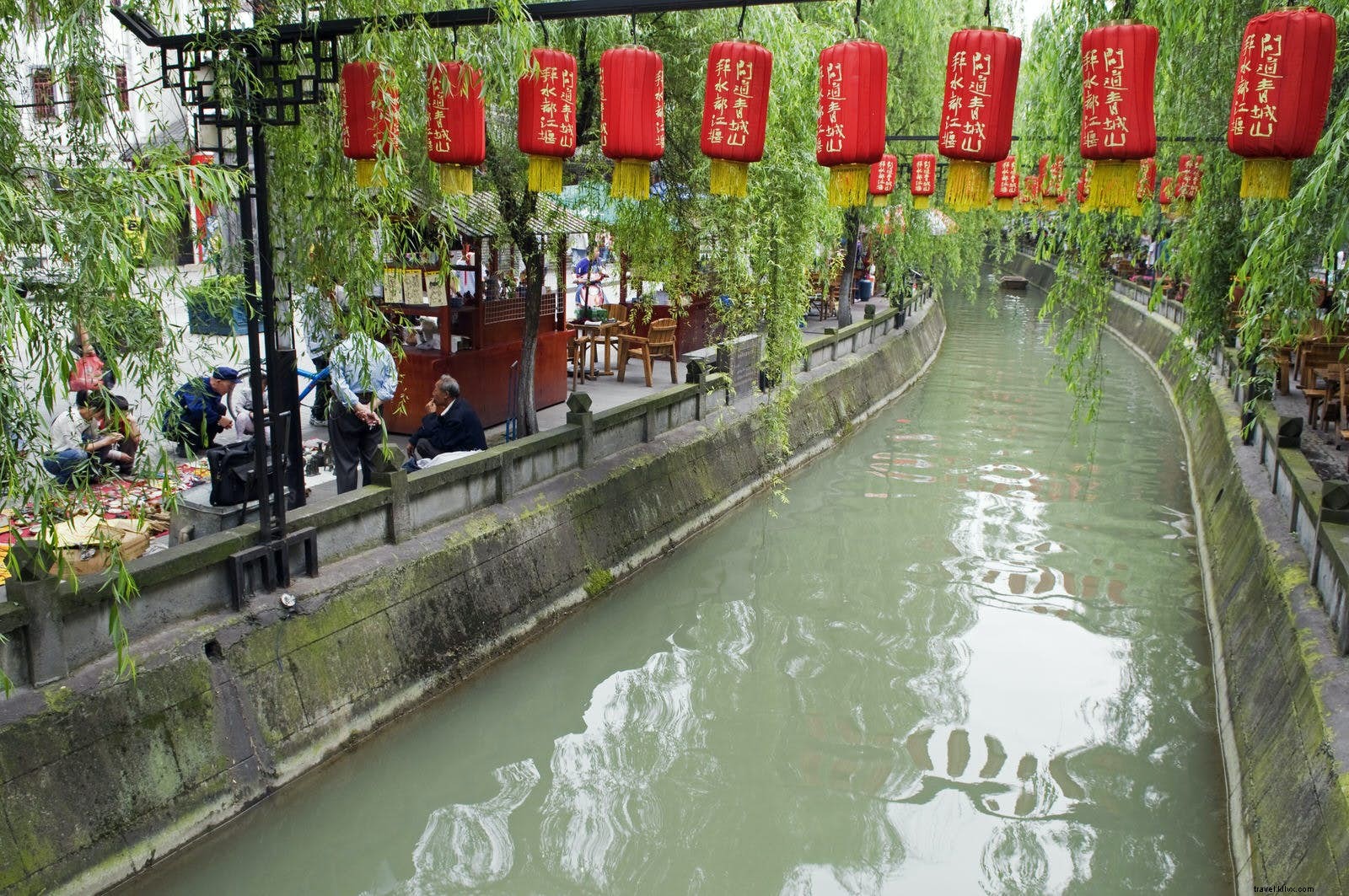 Ralentir dans les vieilles villes les plus charmantes du Sichuan 