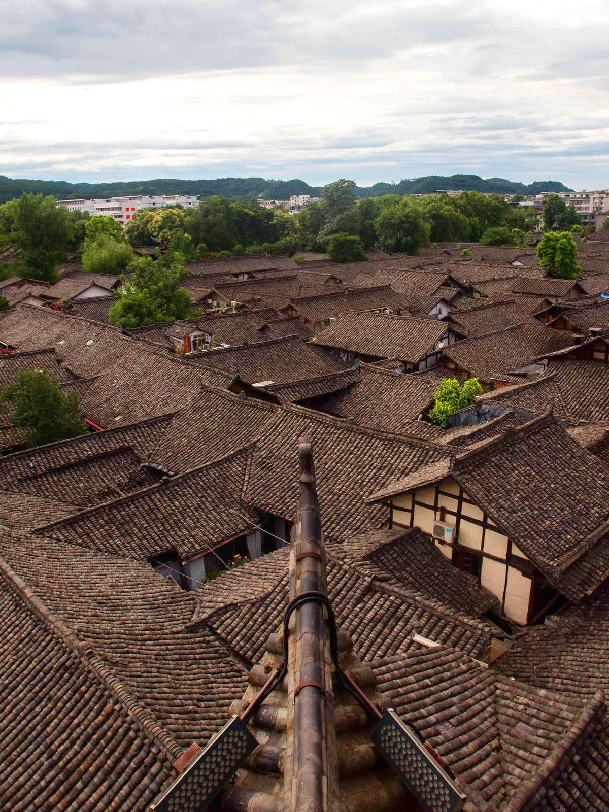 Rallentando nei centri storici più affascinanti del Sichuan 