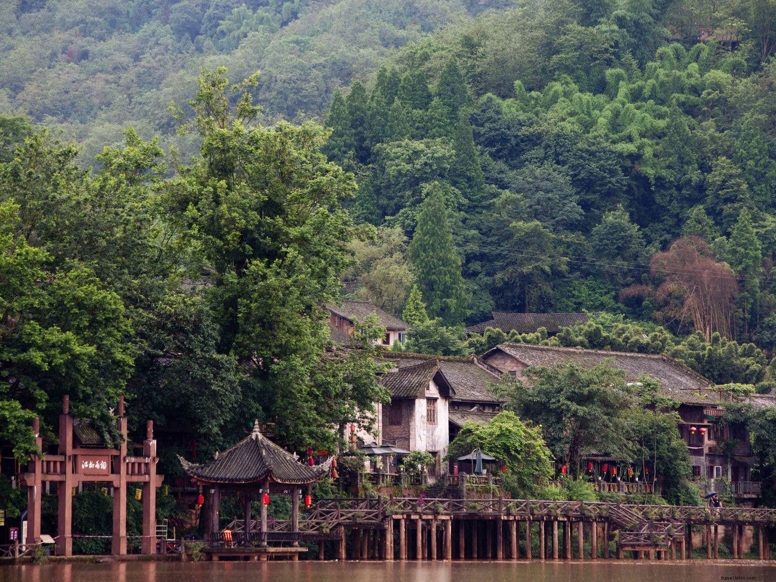Disminuir la velocidad en los pueblos antiguos más encantadores de Sichuan 