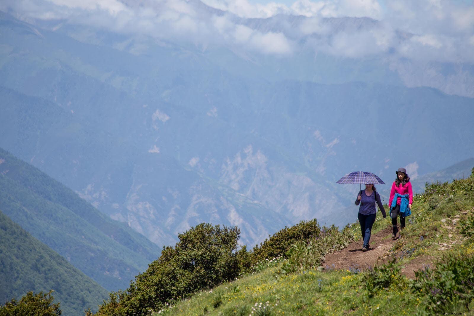 Finding Four Sisters:lembah rahasia Himalaya Sichuan