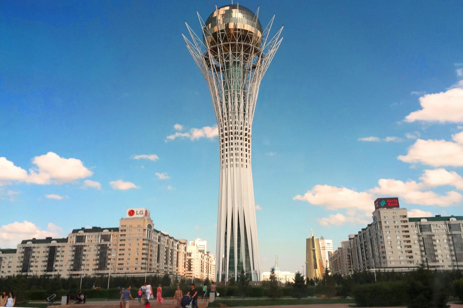 Um passeio pela arquitetura maravilhosa e maluca de Astana 