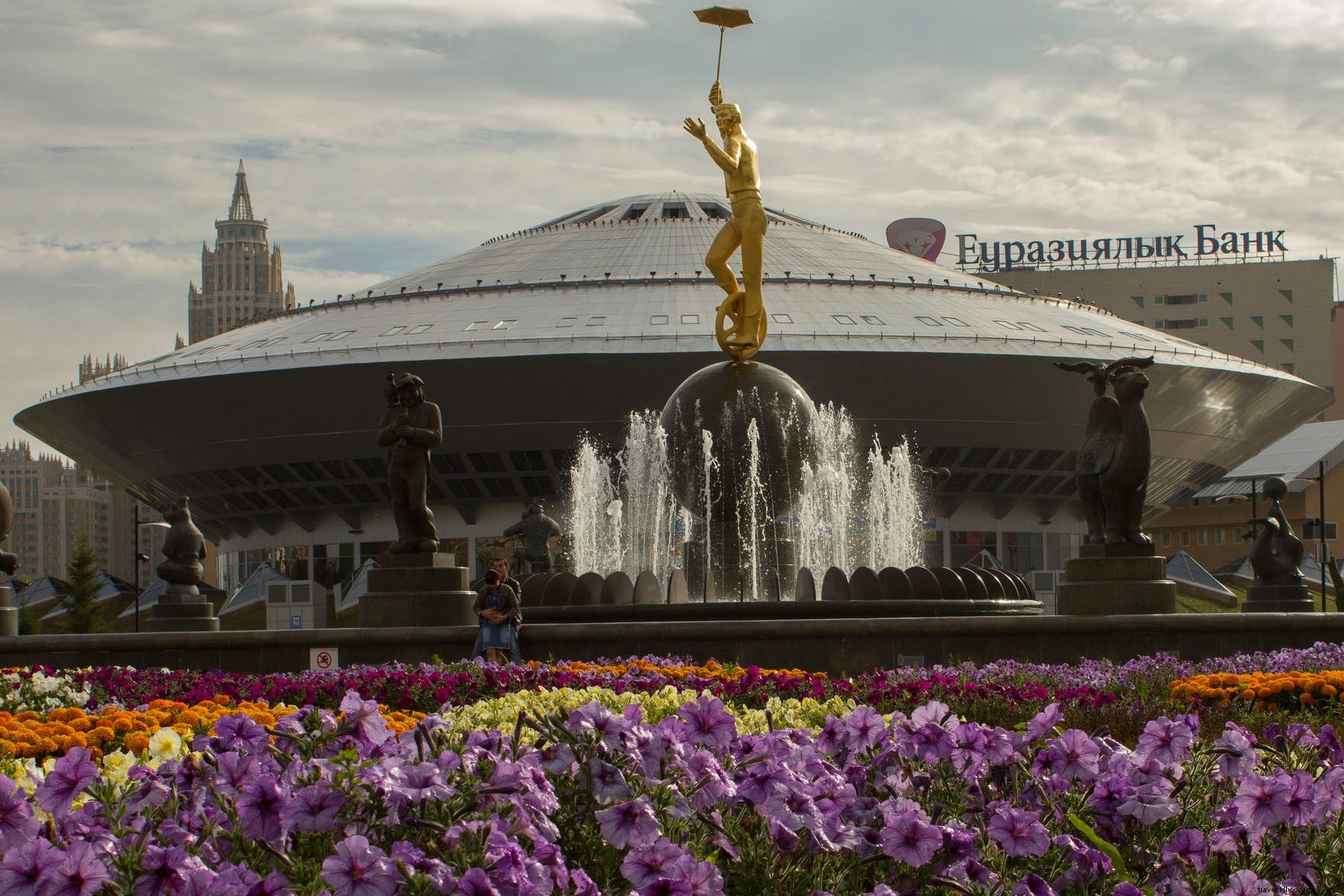 Tur arsitektur Astana yang aneh dan indah 