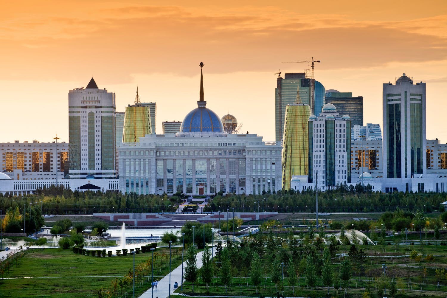 Tur arsitektur Astana yang aneh dan indah 