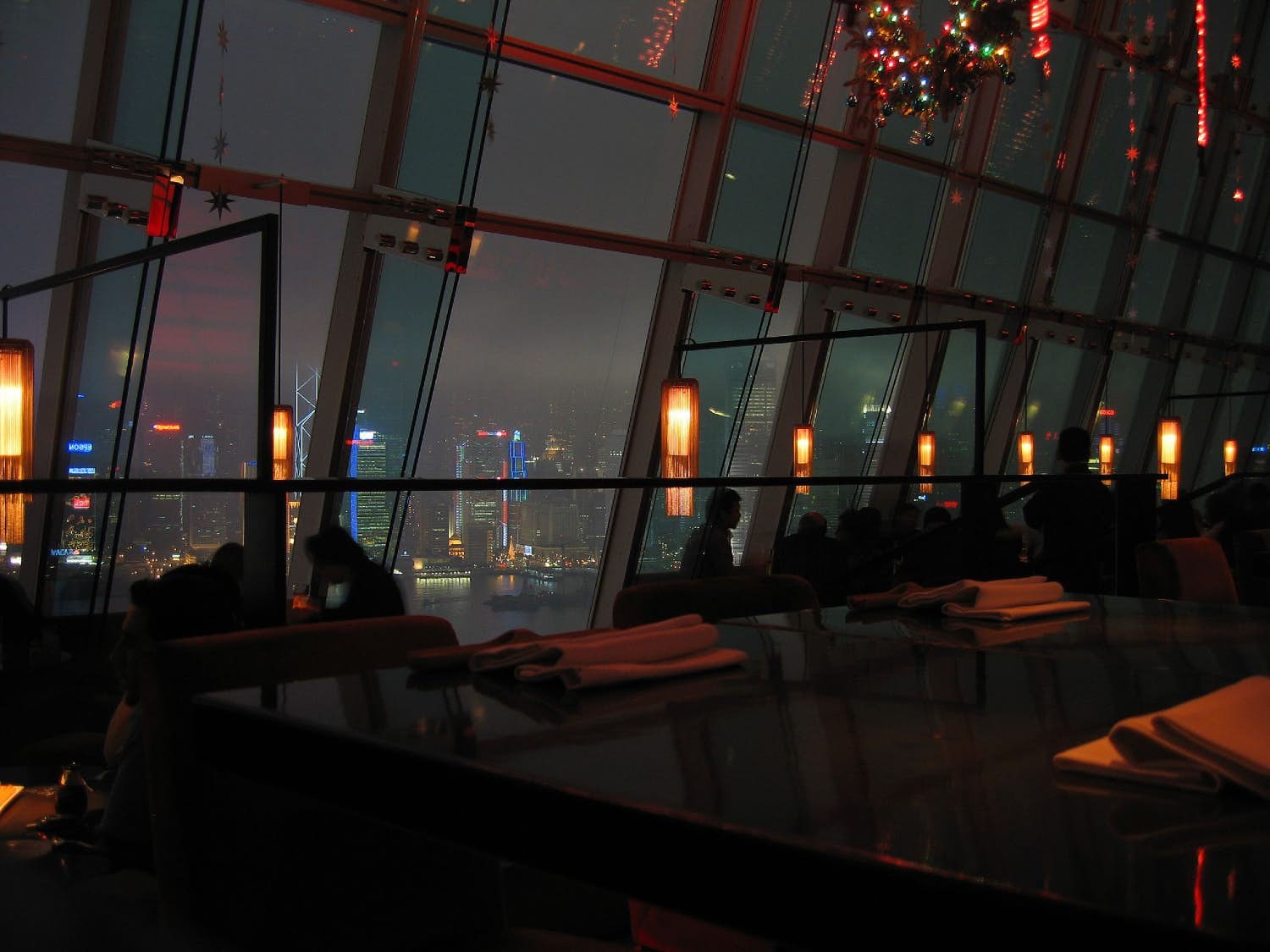 Las vistas más impresionantes de Hong Kong:dónde vislumbrar la ciudad desde arriba 