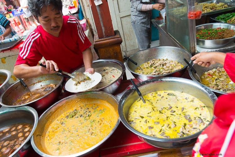 Di luar kios jalanan:tempat makan lain di Bangkok 