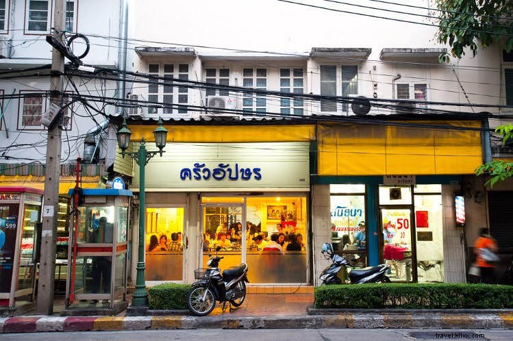 Di luar kios jalanan:tempat makan lain di Bangkok 