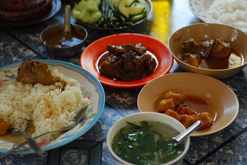 ミャンマー（ビルマ）での食事：ビルマ料理の紹介 