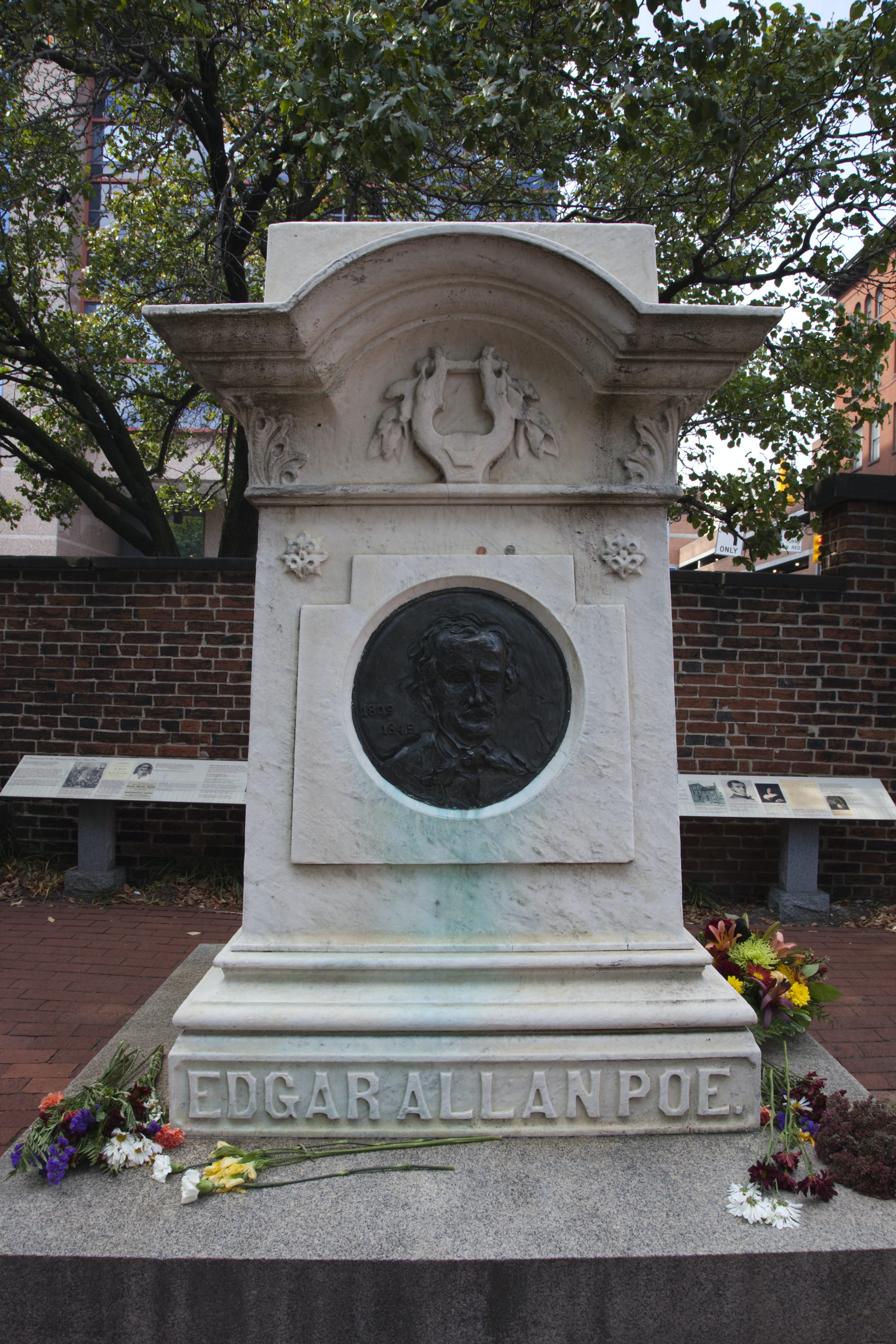 La tombe d Edgar Allan Poe 