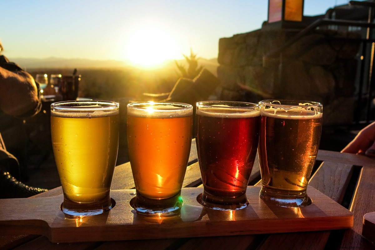 Levanta un vaso (de cerveza):5 bares de aeropuerto que debes probar para el aficionado al lúpulo 