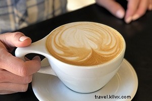 Tempe tem um café expresso com cobertura espumosa de ótimos cafés 