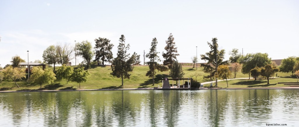 アリゾナの最も象徴的な湖は、テンペの裏庭にあります。 