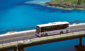 Locomovendo-se nas Bermudas de ônibus e balsas 