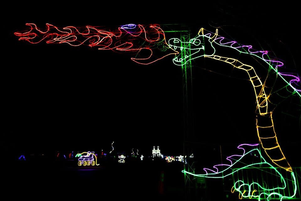 12 días de Navidad, Día 1:Todo es alegre y brillante en el gran espectáculo de luces navideñas en la NMB 