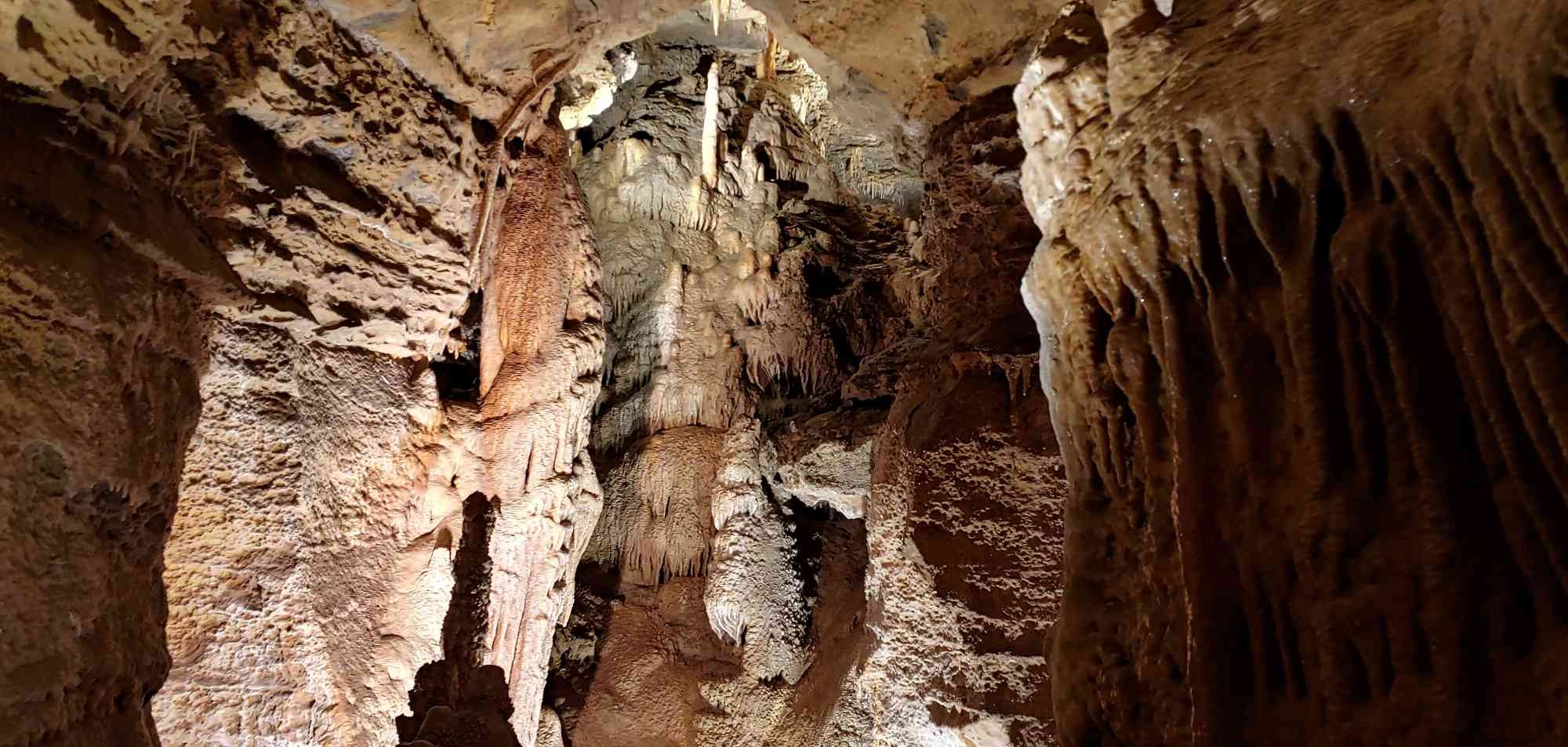 esalta le National Caves e il Carso con Lincoln Caverns e Whisper Rocks 