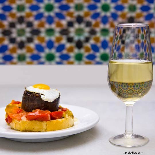 食通、 熱狂する準備をする：スペインで最高のタパスバー地区の12 
