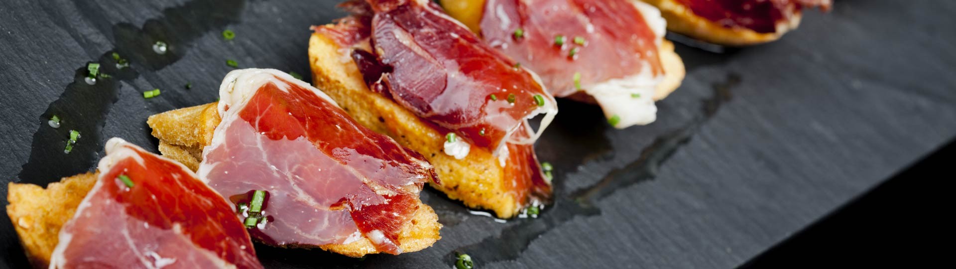 pecinta kuliner, bersiaplah untuk terpesona:12 distrik bar tapas terbaik di Spanyol 