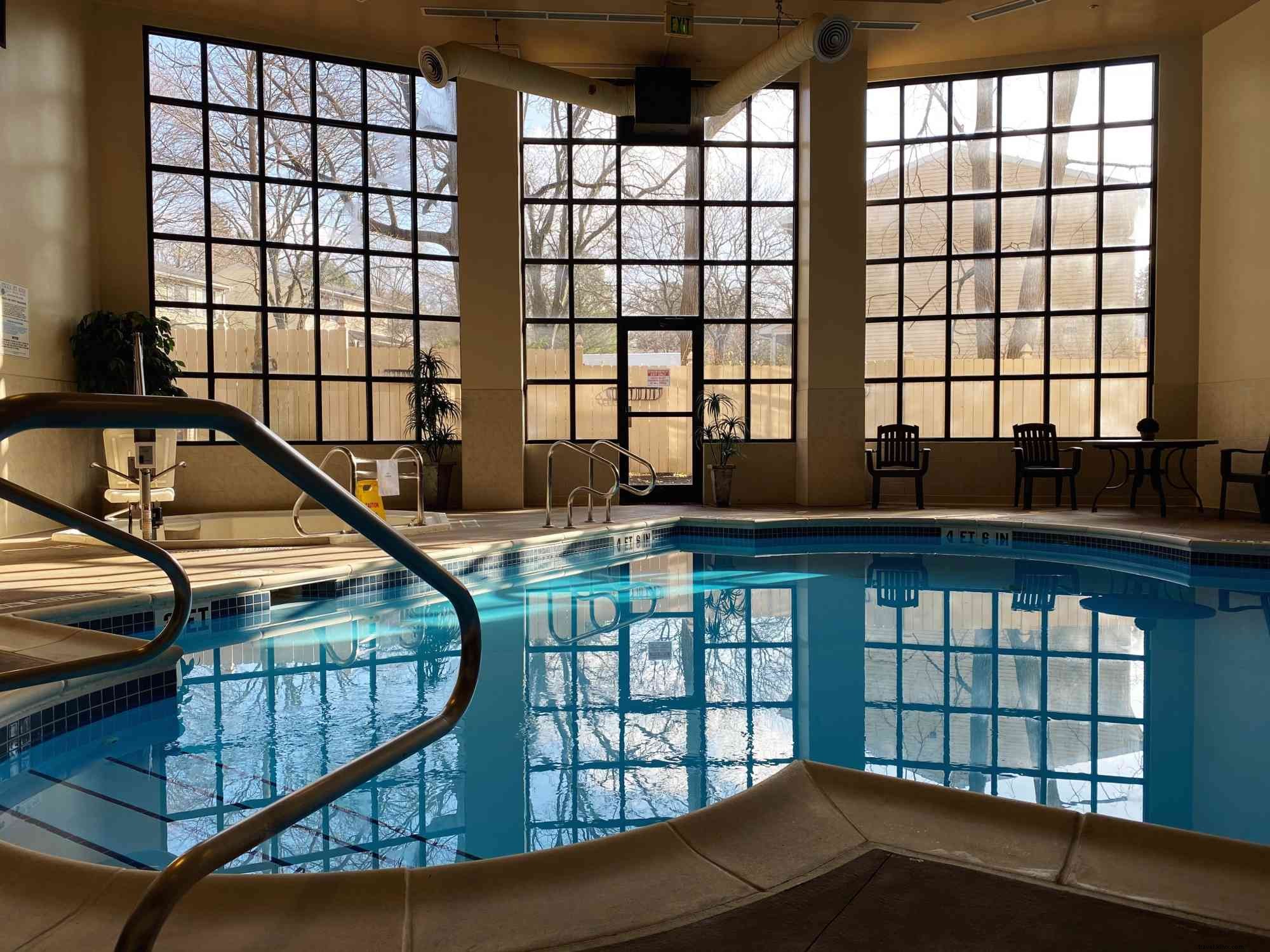 O Omfort Suites Near Penn State está pronto para a sua estadia ou férias 